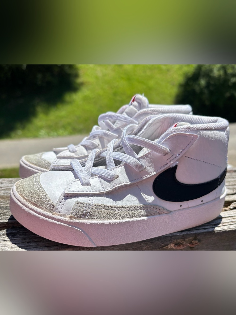 Nike Kids White High-Top Sneakers with Black Swoosh
Size 10C
VGUC-For Shoes - Picture 2 of 5